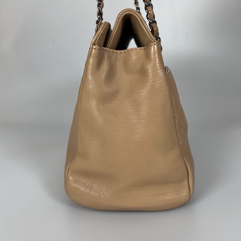 CHANEL 銀扣菱格紋手提單肩包 奶茶-2