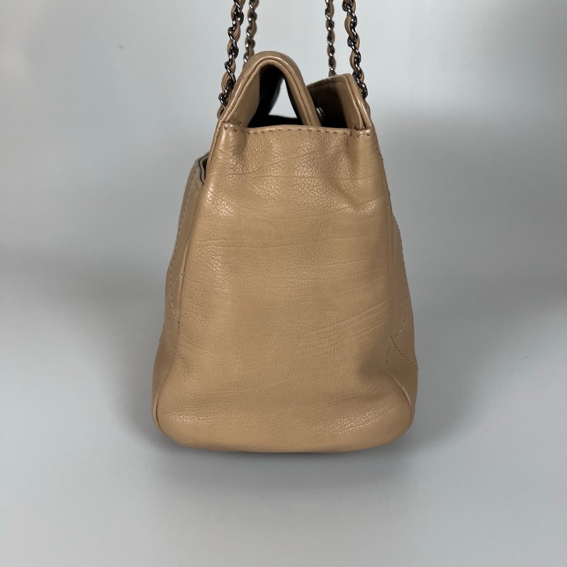 CHANEL 銀扣菱格紋手提單肩包 奶茶-3