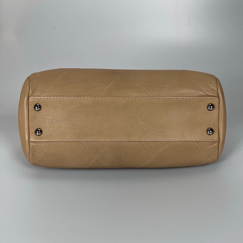 CHANEL 銀扣菱格紋手提單肩包 奶茶-4