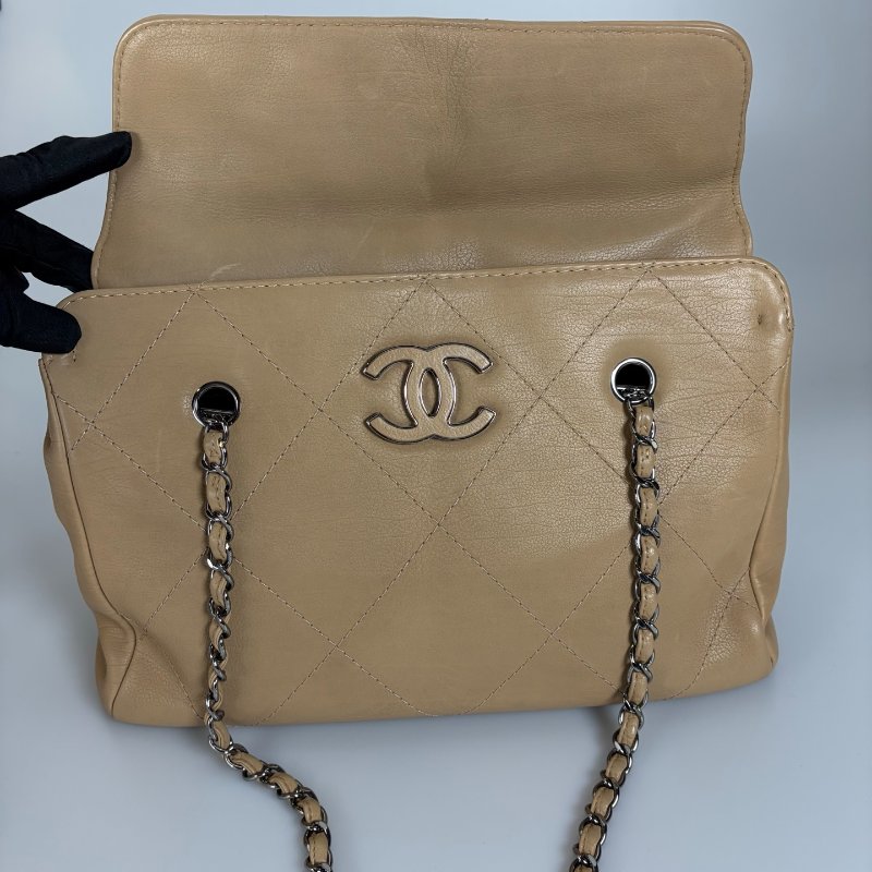 CHANEL 銀扣菱格紋手提單肩包 奶茶-5