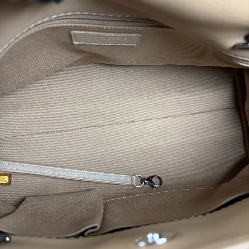 CHANEL 銀扣菱格紋手提單肩包 奶茶-6