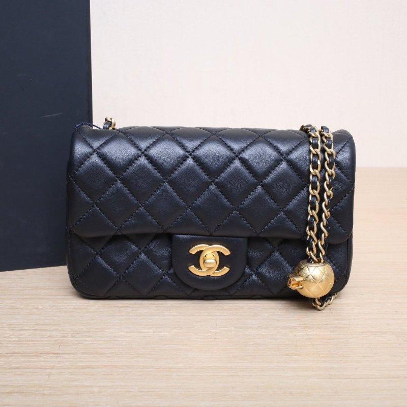 CHANEL CF口蓋包大Mini20黑色羊皮晶片開金扣金球調節扣肩帶肩背包-0