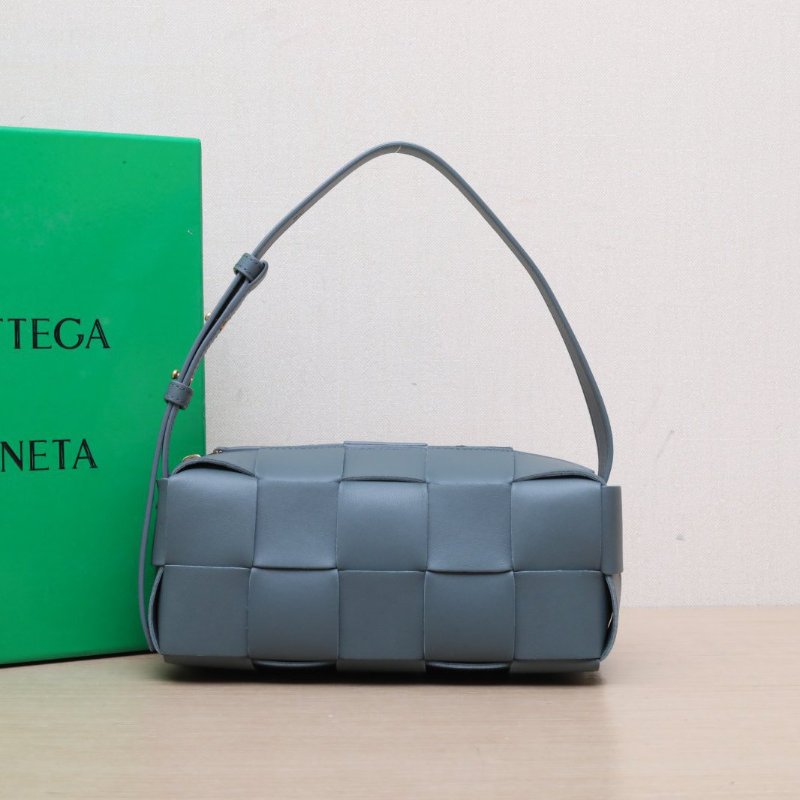 BOTTEGA VENETA CassetteBrick腋下包小號23.5墨綠色羊皮金扣肩背包-0