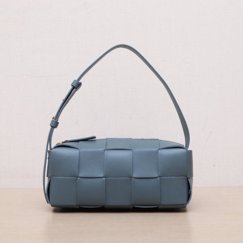 BOTTEGA VENETA CassetteBrick腋下包小號23.5墨綠色羊皮金扣肩背包-1