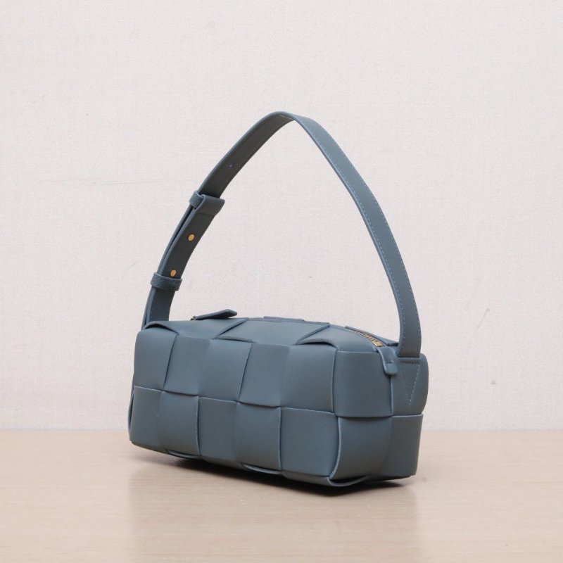 BOTTEGA VENETA CassetteBrick腋下包小號23.5墨綠色羊皮金扣肩背包-3