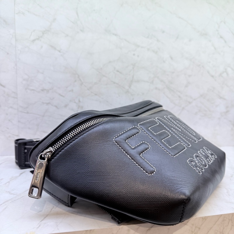 FENDI黑色白車線LOGO腰包-1