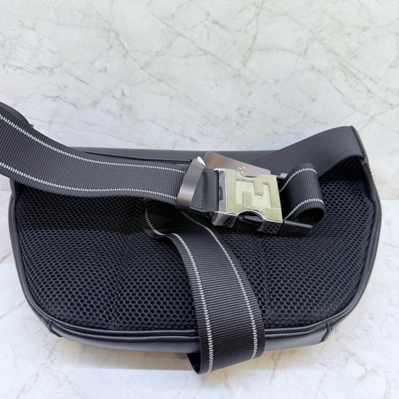 FENDI黑色白車線LOGO腰包-3