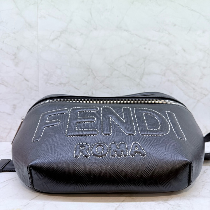 FENDI黑色白車線LOGO腰包-4
