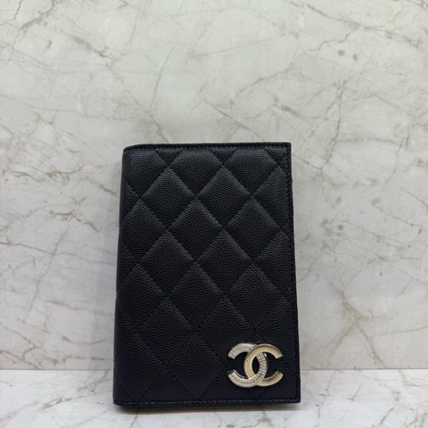 CHANEL黑色銀水鑽雙菱格紋護照套晶片