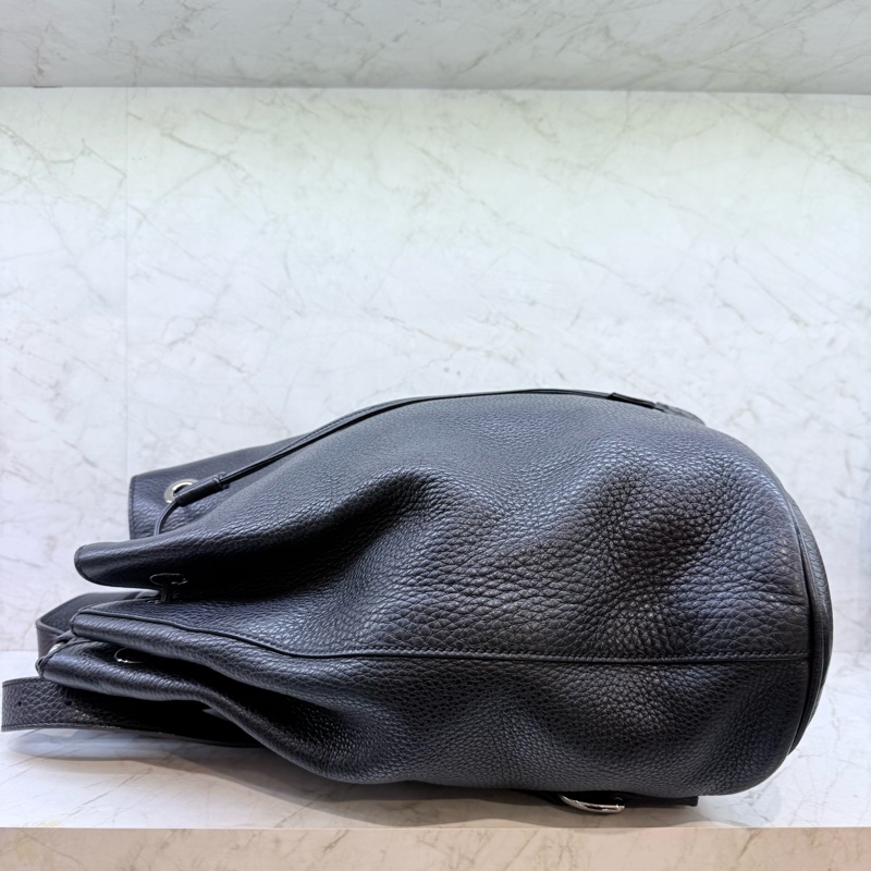 GUCCl黑色牛皮水桶背包-2