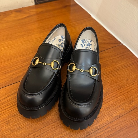 Gucci黑色金馬銜釦樂福鞋