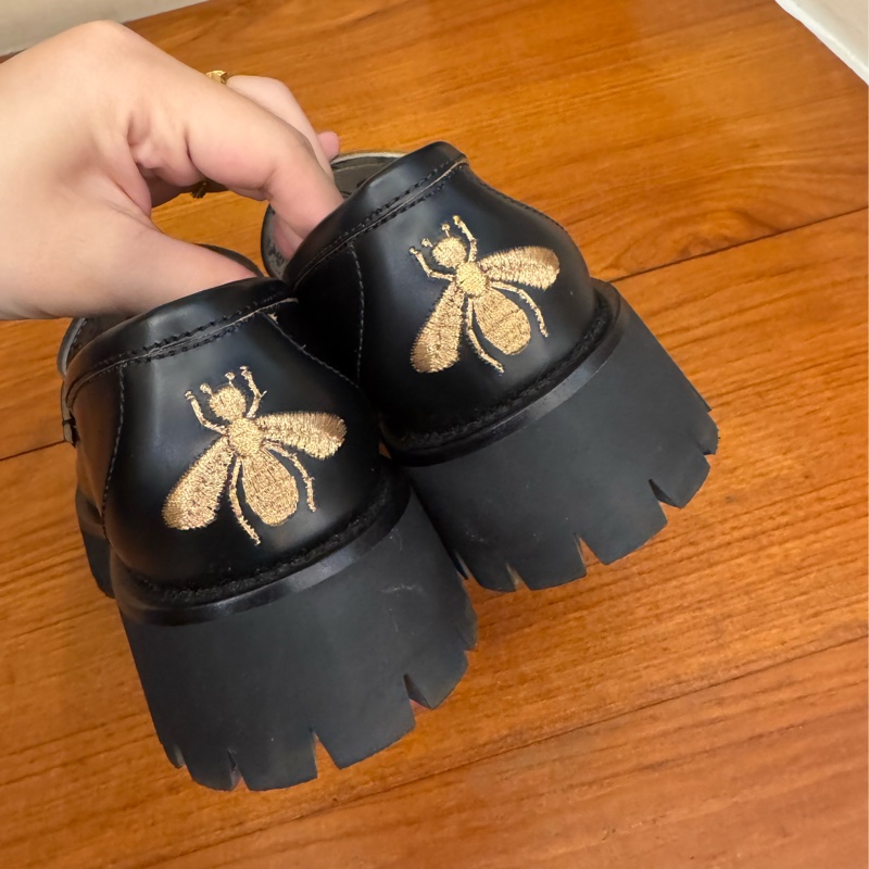 Gucci黑色金馬銜釦樂福鞋-1