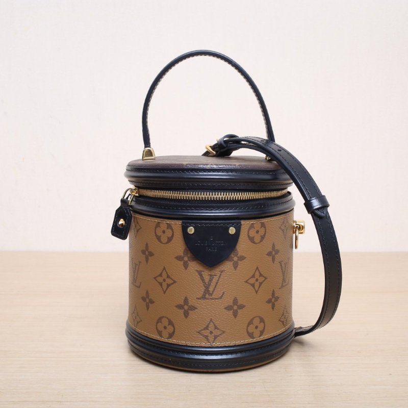 LOUIS VUITTON CANNES圓桶包拼色PVC晶片老花肩背包-1