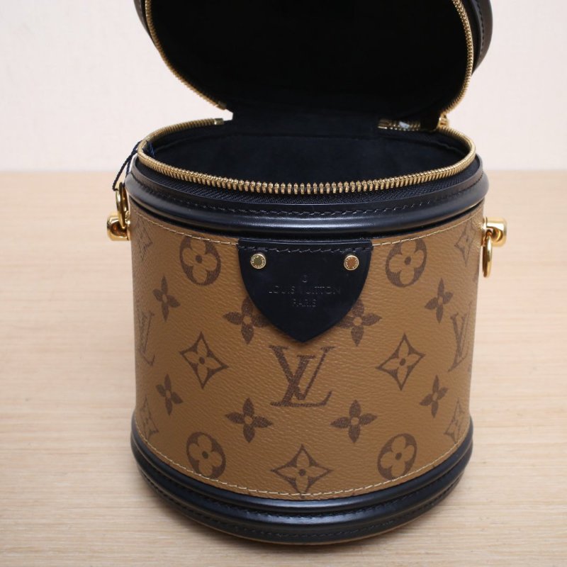 LOUIS VUITTON CANNES圓桶包拼色PVC晶片老花肩背包-2