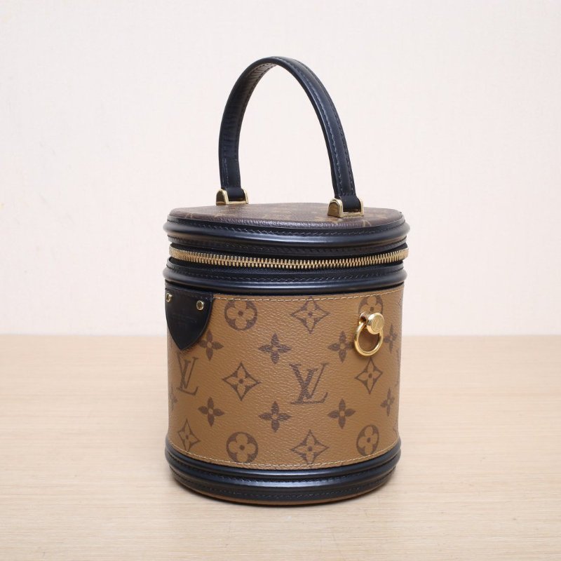 LOUIS VUITTON CANNES圓桶包拼色PVC晶片老花肩背包-4