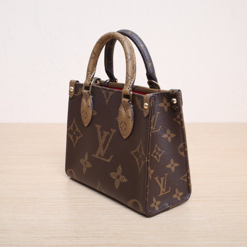 LOUIS VUITTON OnthegoBB18老花PVC晶片肩背包-4
