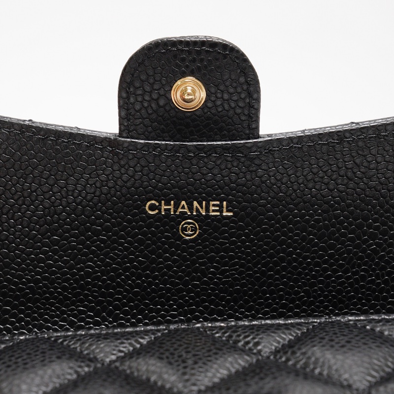 CHANEL 經典金色雙C LOGO菱格粒紋牛皮暗釦長夾-6