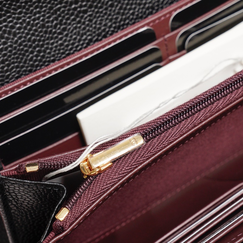 CHANEL 經典金色雙C LOGO菱格粒紋牛皮暗釦長夾-9