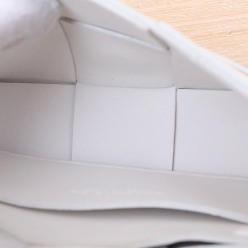 BOTTEGA VENETA CassetteMini12白色羊皮肩背包-2