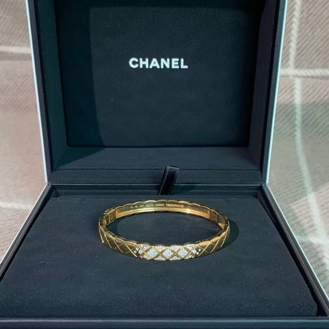 Chanel香奈兒 coco crush寬版黃金半鑽手鐲s碼，2025年2月購入