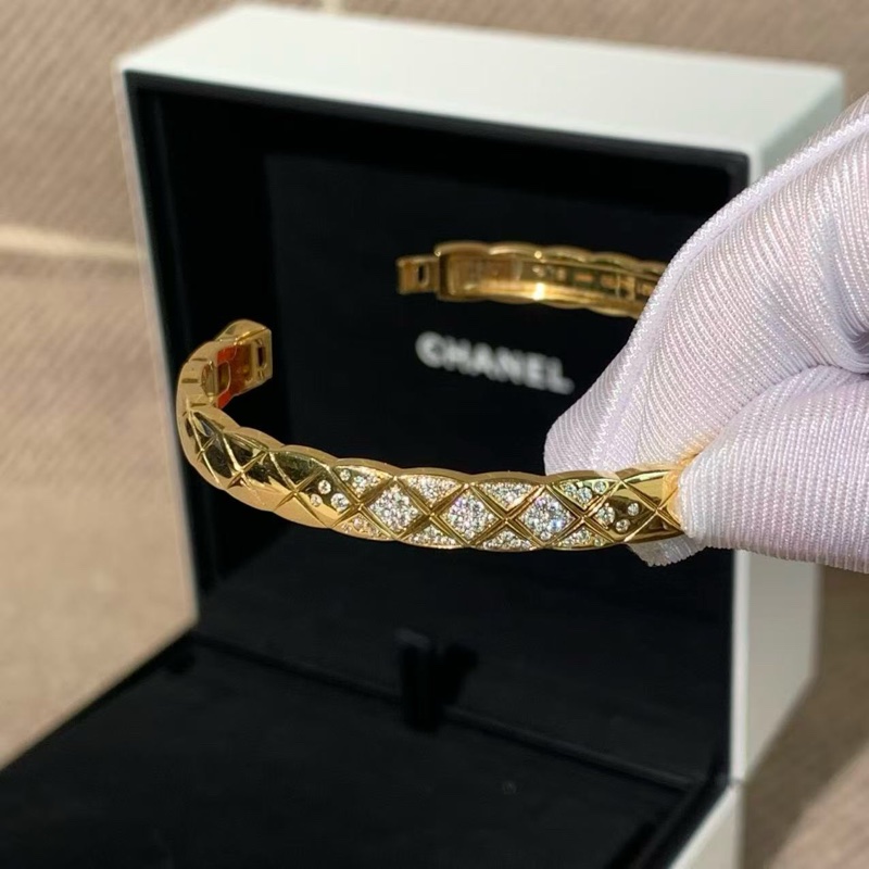 Chanel香奈兒 coco crush寬版黃金半鑽手鐲s碼,2025年2月購入-2