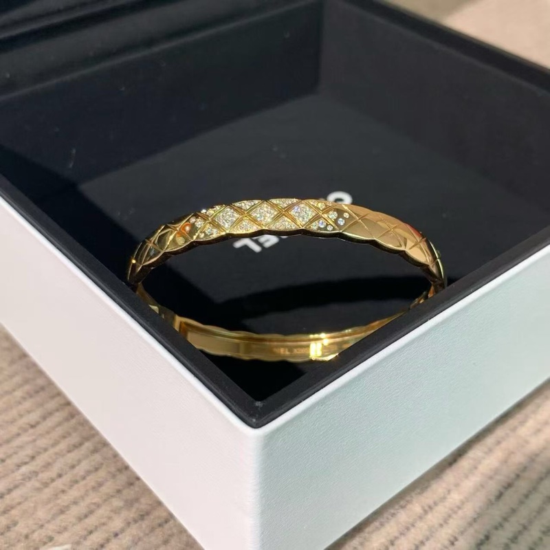 Chanel香奈兒 coco crush寬版黃金半鑽手鐲s碼,2025年2月購入-3