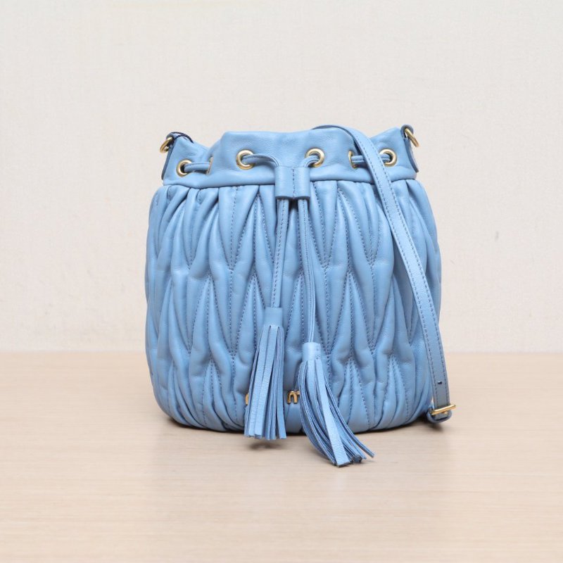 MIU MIU 藍色羊皮金扣水桶包肩背包-1