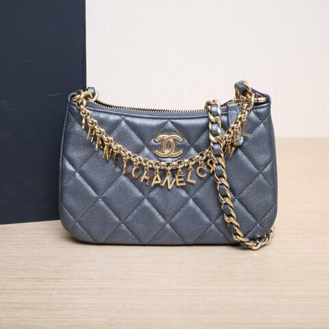 CHANEL 灰色羊皮鐳射標金扣珠光灰24P菱格紋logo字母鏈條Hobo腋下包肩背包