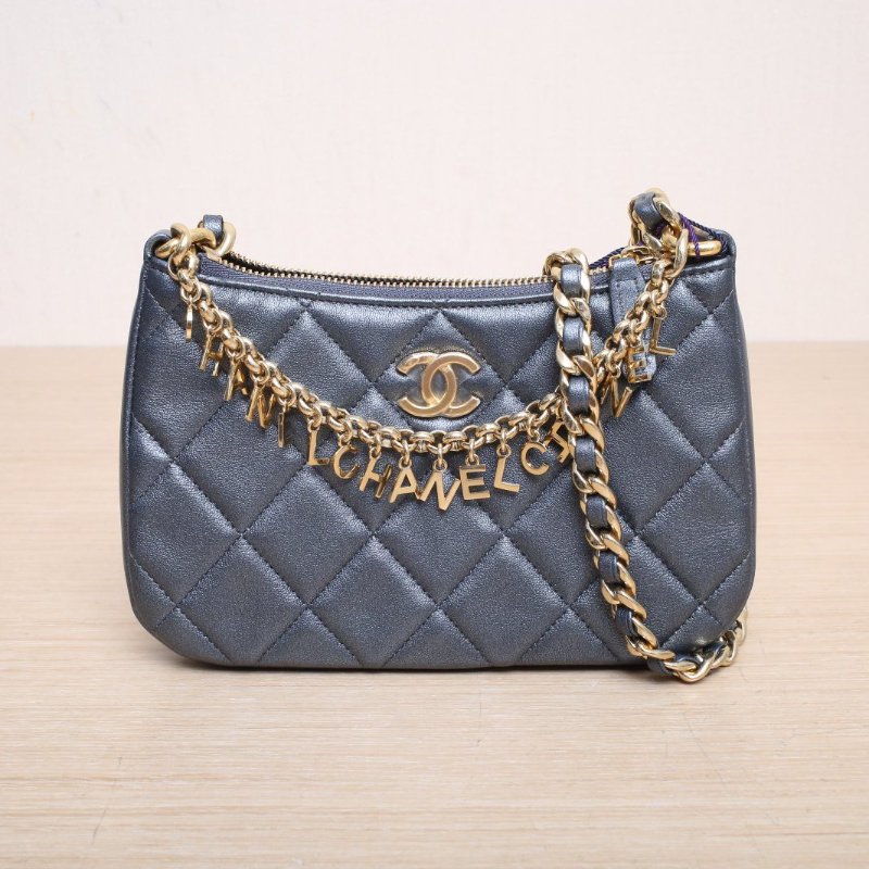 CHANEL 灰色羊皮鐳射標金扣珠光灰24P菱格紋logo字母鏈條Hobo腋下包肩背包-1