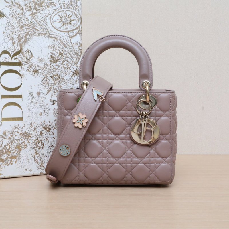 DIOR Lady戴妃包四格徽章肩帶粉色羊皮金扣2017粉棕色肩背包-0