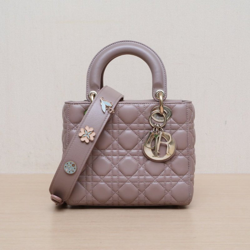 DIOR Lady戴妃包四格徽章肩帶粉色羊皮金扣2017粉棕色肩背包-1