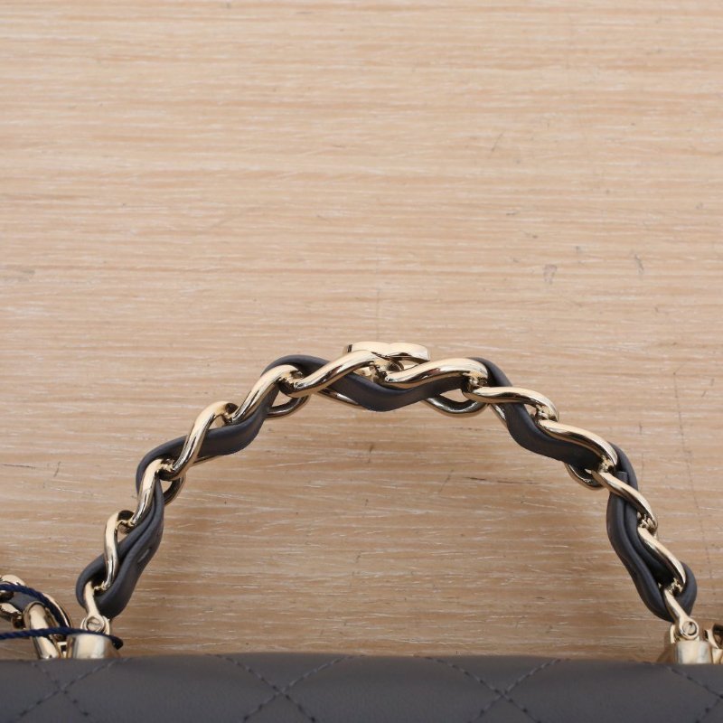 CHANEL 灰色羊皮鐳射標淺金扣23KCF手提WOINI肩背包-2