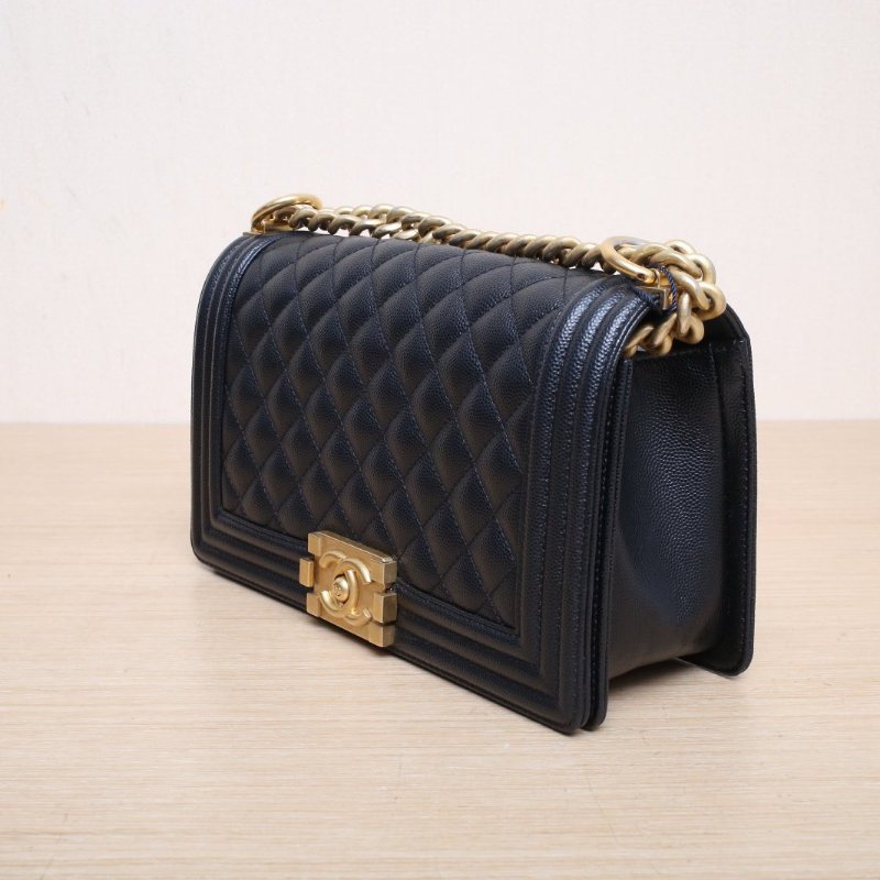 CHANEL Leboy中號25黑色荔枝牛皮晶片開金扣菱格紋肩背包-4