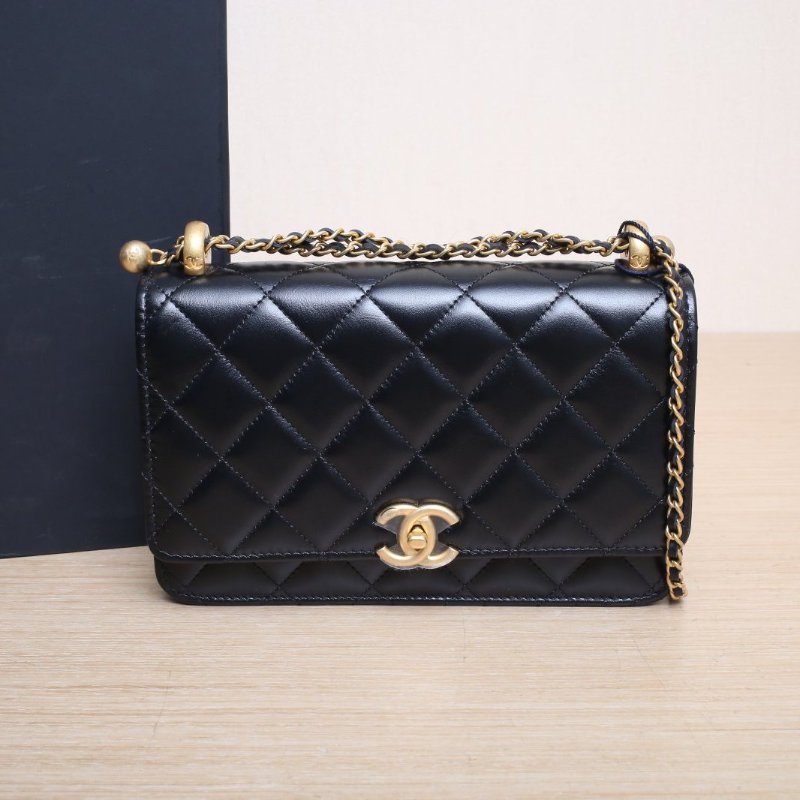 CHANEL 24CCFWOC19黑色牛皮晶片開金扣雙金珠皮穿鏈肩背包-0