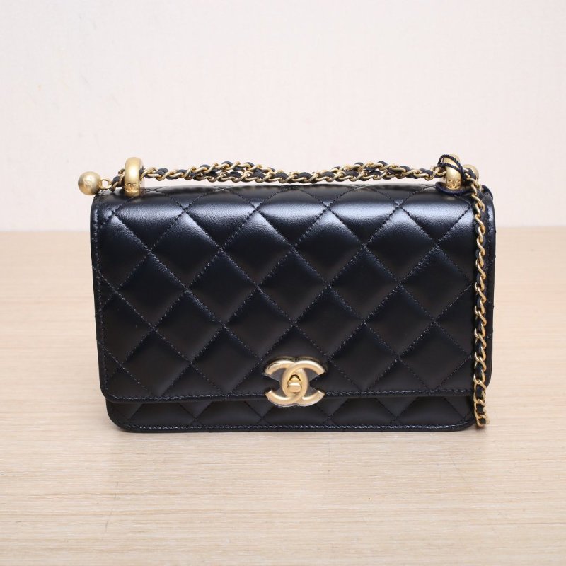 CHANEL 24CCFWOC19黑色牛皮晶片開金扣雙金珠皮穿鏈肩背包-1
