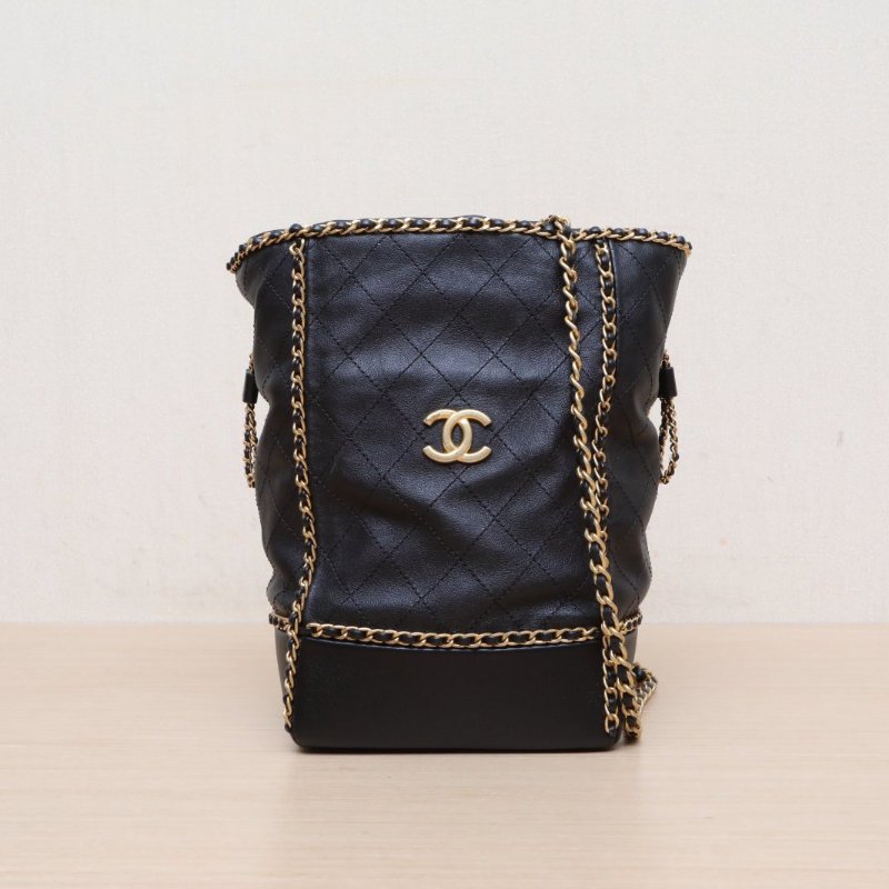 CHANEL 黑色牛皮晶片開金扣鏈條邊抽繩福袋包肩背包-1