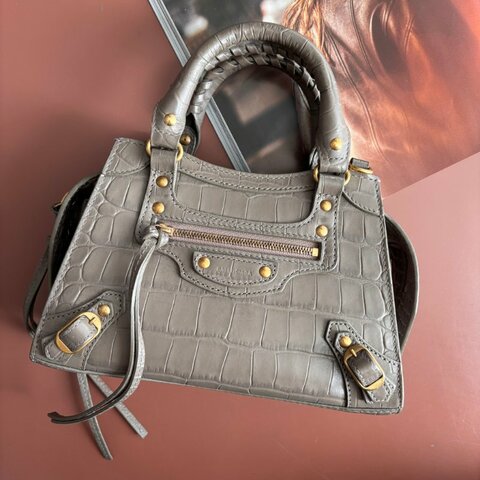 ::BALENCIAGA:: 巴黎世家 牛皮鱷魚壓紋 奶茶色迷你機車包 nano neo city 斜背/側背/手提