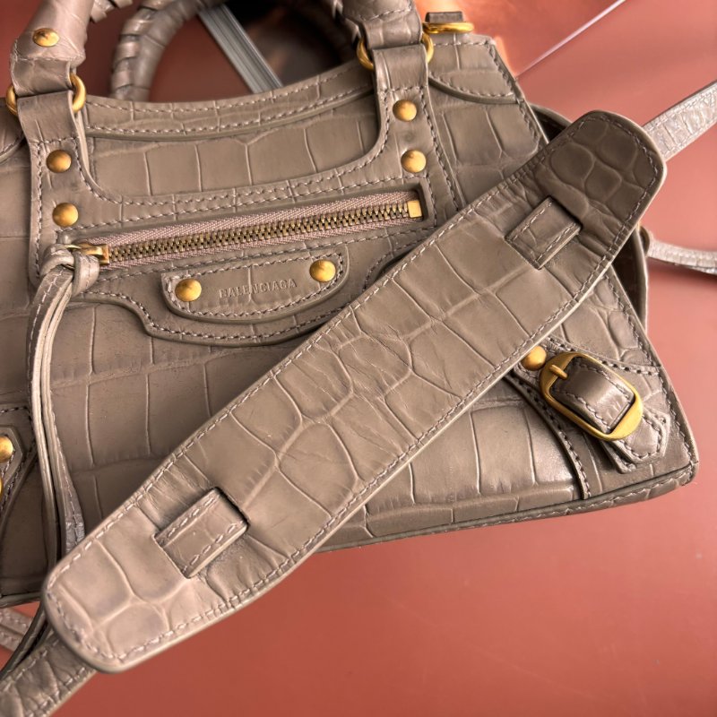 ::BALENCIAGA:: 巴黎世家 牛皮鱷魚壓紋 奶茶色迷你機車包 nano neo city 斜背/側背/手提-2