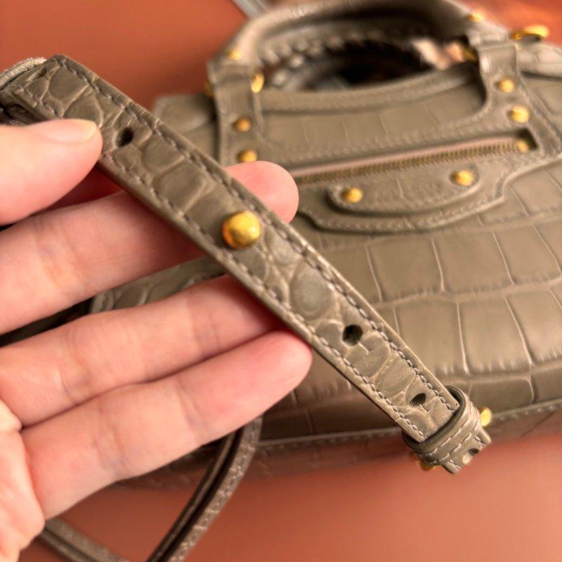 ::BALENCIAGA:: 巴黎世家 牛皮鱷魚壓紋 奶茶色迷你機車包 nano neo city 斜背/側背/手提-6