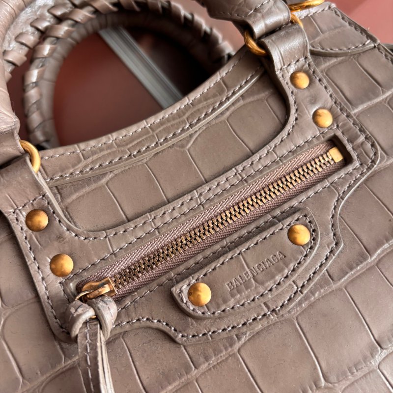 ::BALENCIAGA:: 巴黎世家 牛皮鱷魚壓紋 奶茶色迷你機車包 nano neo city 斜背/側背/手提-9