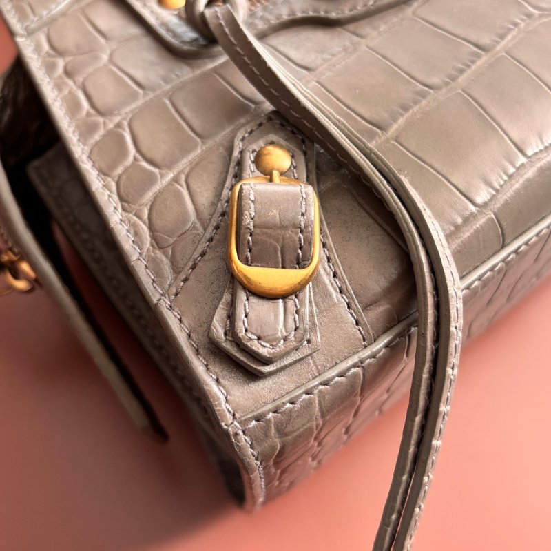 ::BALENCIAGA:: 巴黎世家 牛皮鱷魚壓紋 奶茶色迷你機車包 nano neo city 斜背/側背/手提-10