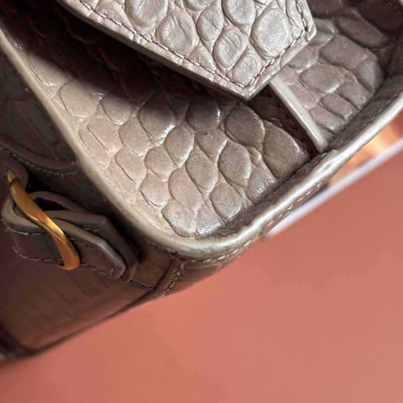 ::BALENCIAGA:: 巴黎世家 牛皮鱷魚壓紋 奶茶色迷你機車包 nano neo city 斜背/側背/手提-17