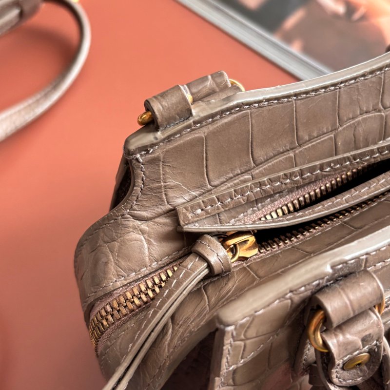 ::BALENCIAGA:: 巴黎世家 牛皮鱷魚壓紋 奶茶色迷你機車包 nano neo city 斜背/側背/手提-23