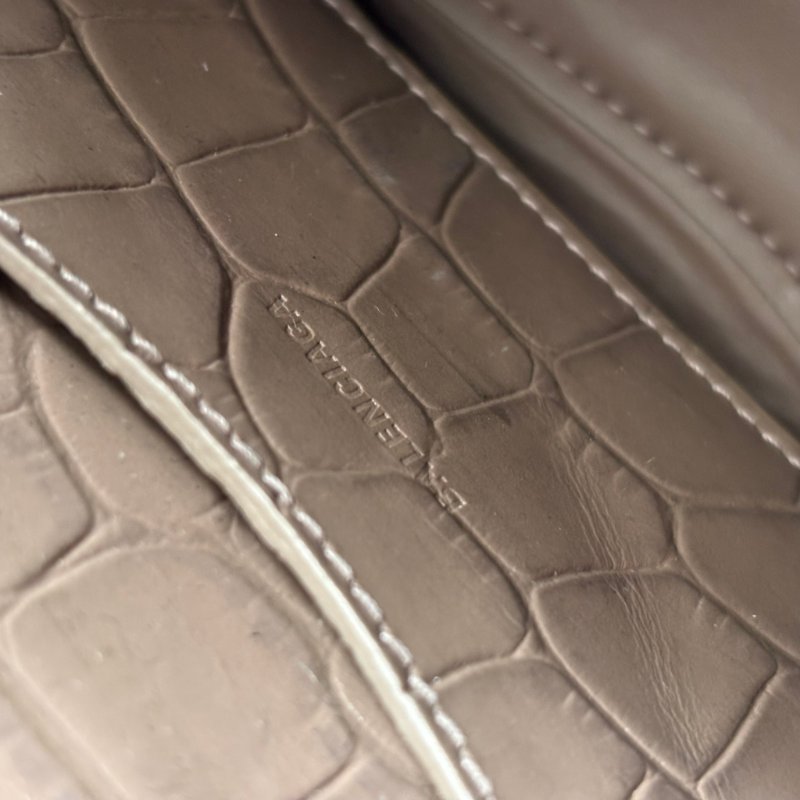 ::BALENCIAGA:: 巴黎世家 牛皮鱷魚壓紋 奶茶色迷你機車包 nano neo city 斜背/側背/手提-28