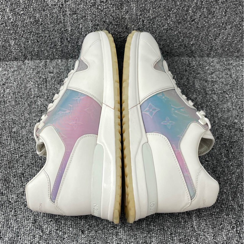 lv白色皮面鐳射老花運動鞋41.5碼-5