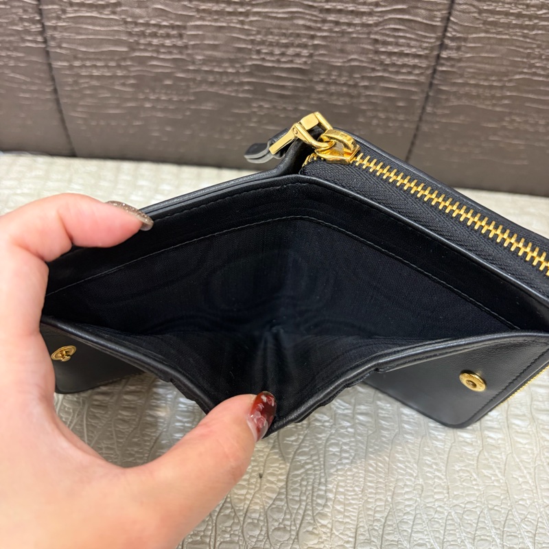 MIU MIU 黑納帕羊皮Matelasse6卡短夾-10