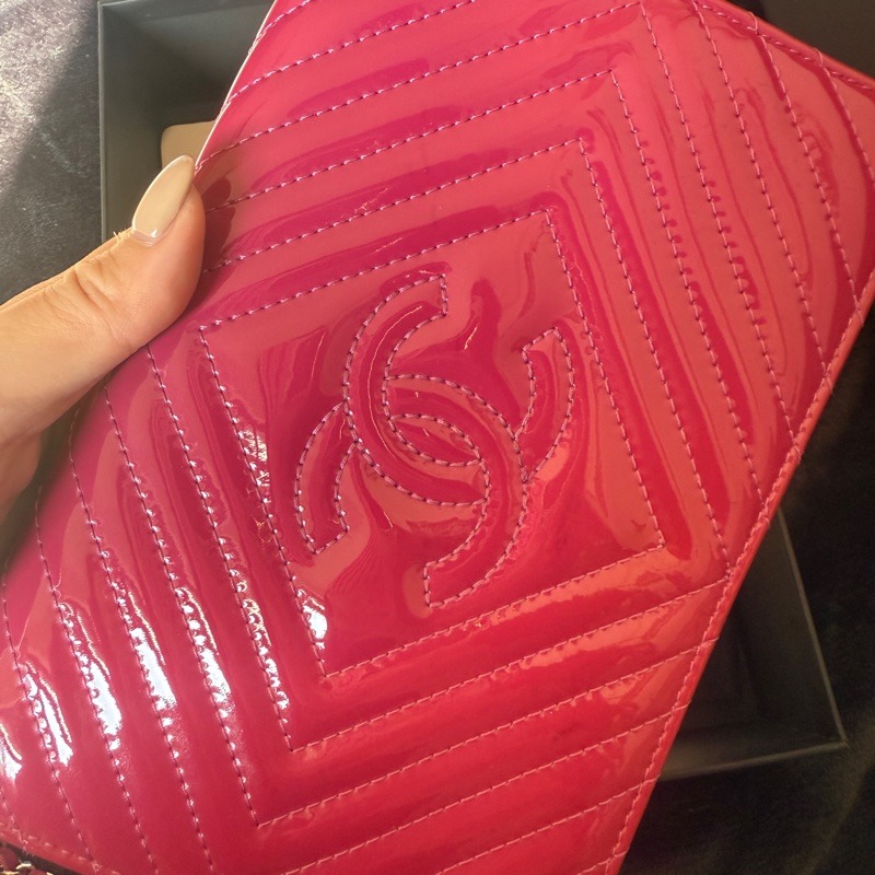 香奈兒 chanel 桃紅 woc 包 漆皮-1