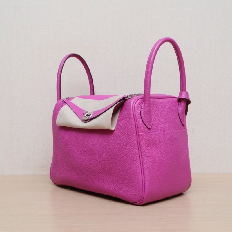 HERMES Lindy309I玉蘭粉TC皮C刻銀扣肩背包-3