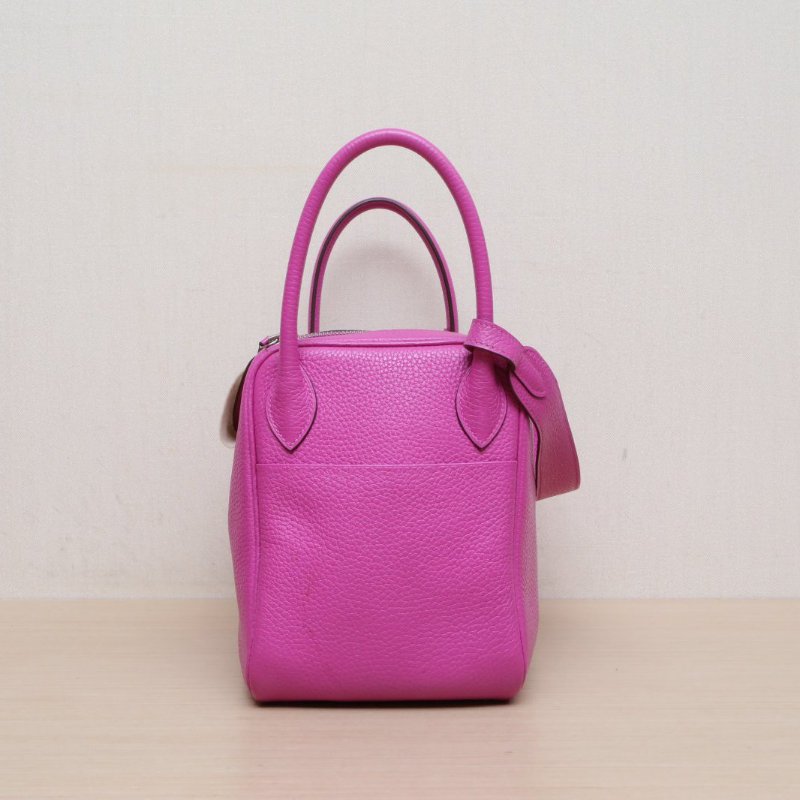 HERMES Lindy309I玉蘭粉TC皮C刻銀扣肩背包-4
