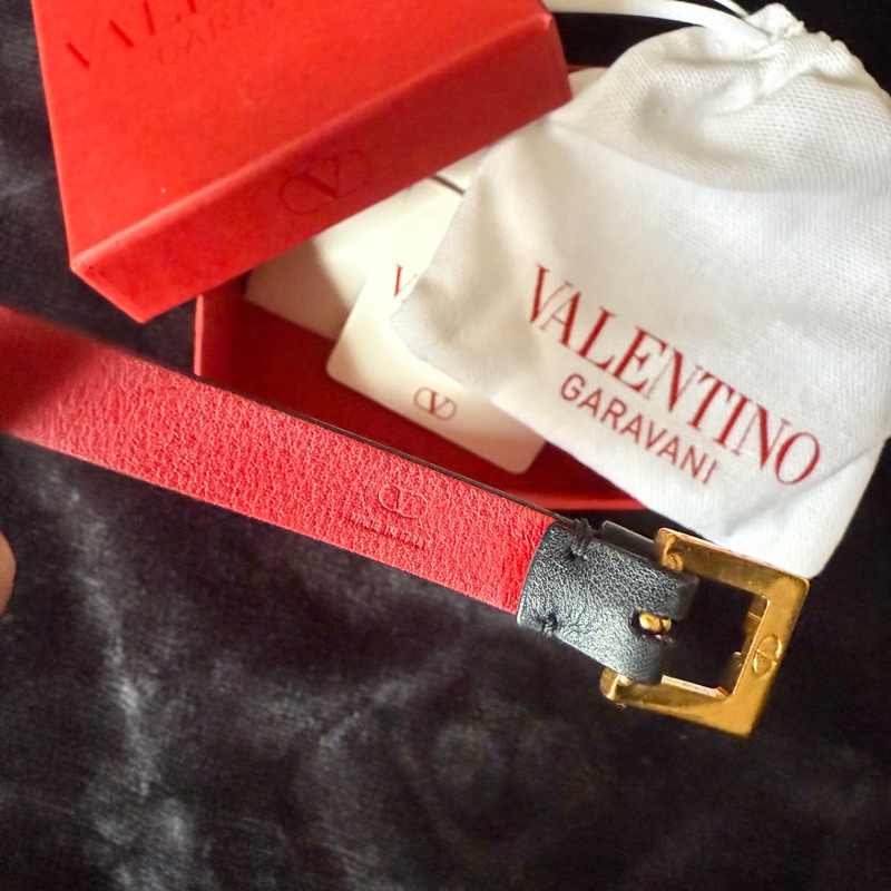 近全新 Valentino 皮手環 經典黑紅 蔡依林-2